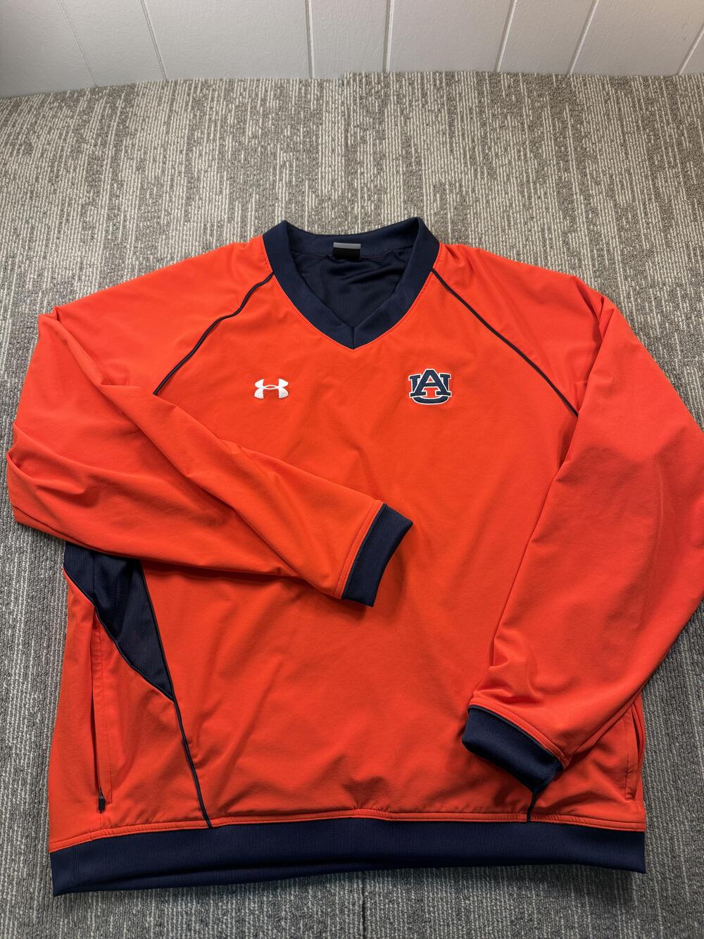 Auburn Tigers Sweatshirt Mens Large Orange NCAA Football Under Armour V Neck